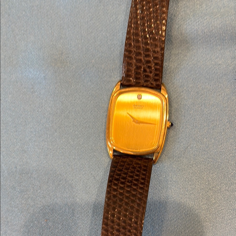 Seiko Gold Watch with Brown Leather Strap - Picture 7 of 8